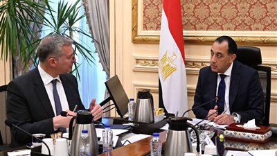 رئيس الوزراء يلتقي وزير البترول  لمتابعة عددٍ من ملفات العمل