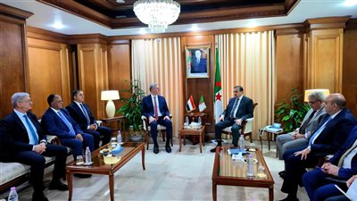 وزير البترول يبحث مع نظيره الجزائري تعزيز الشراكة الاستراتيجية في قطاع البترول والغاز