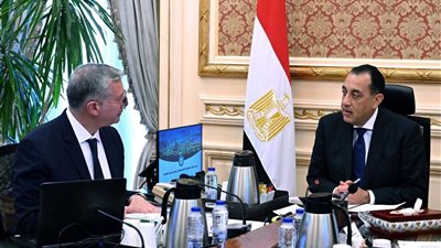 رئيس الوزراء يتابع  مع وزير البترول عدداً من ملفات عمل الوزارة  