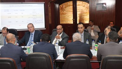 اللجنة الجغرافية لشركات بترول الصحراء الغربية تجتمع لتطوير طريق مليحة للحد من الحوادث