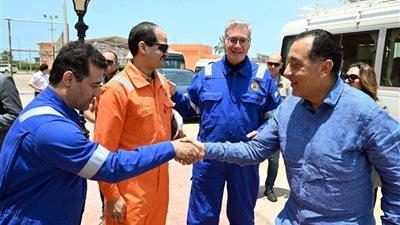 بالصور: رئيس الوزراء يتفقد مواقع إنتاج الغاز الطبيعي بمنطقة غرب الدلتا العميقة التابعة لشركة رشيد للبترول
