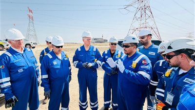 وزير البترول يوجه باتخاذ إجراءات إدارية فورية بحق عاملين خالفا قواعد السلامة والصحة المهنية خلال زيارة عمل بالإمارات