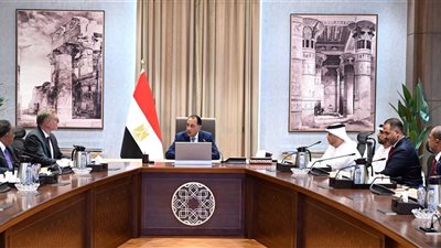 رئيس الوزراء يلتقي مع مسئولي إمارة الفجيرة لمتابعة الإجراءات والخطوات لاستكمال تنفيذ المشروع
