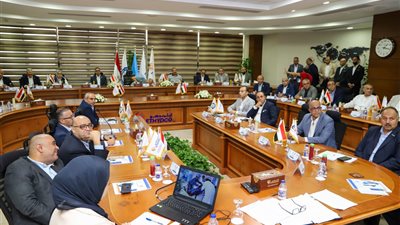 محافظ الإسكندرية يزور إيثيدكو ويضع حجر الأساس لمشروع تطوير طريق النهضة بالعامرية