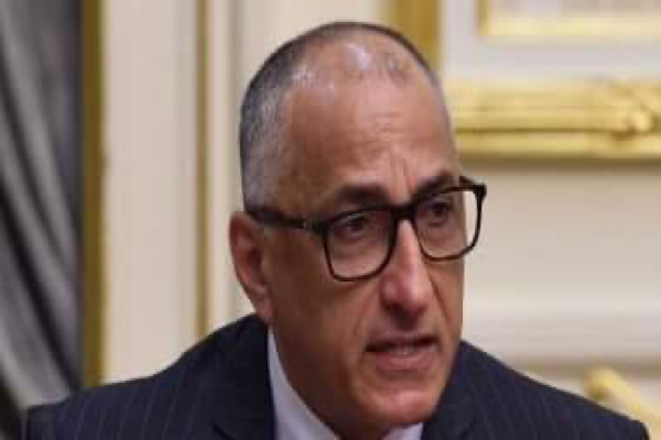 طارق عامر يؤكد التزام البنك المركزي بحقوق العاملين في بلوم مصر