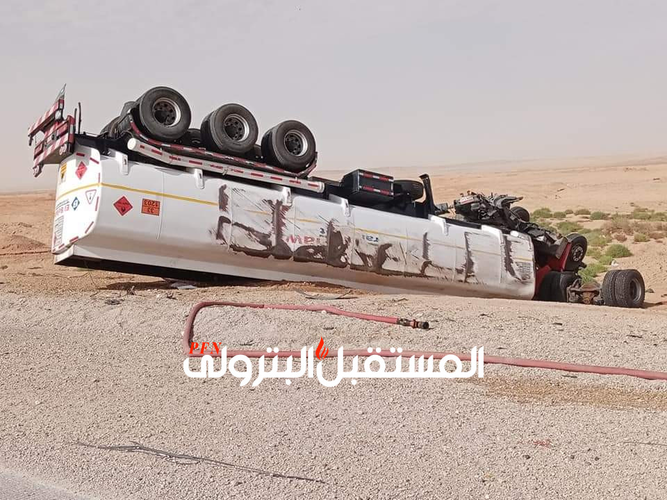 مصرع سائق بحادث إنقلاب سيارة نقل مواد بترولية بطريق القاهرة - السويس