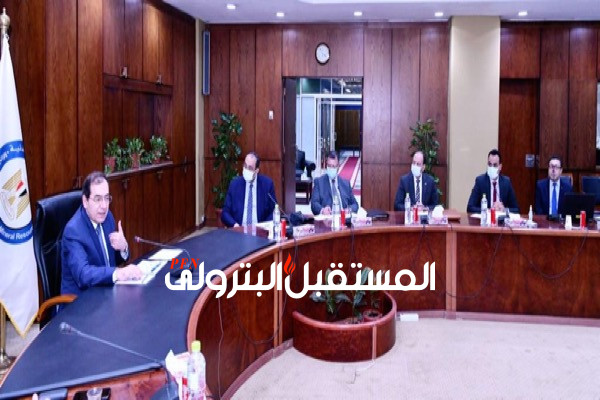 وزير البترول يتابع تنفيذ خطة التوسع بإستخدام الغاز الطبيعى لتموين السيارات