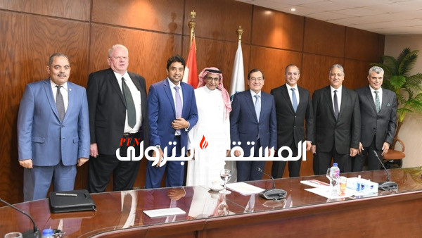 الملا يبحث مع مستثمرين سعوديين التعاون في مجال البترول